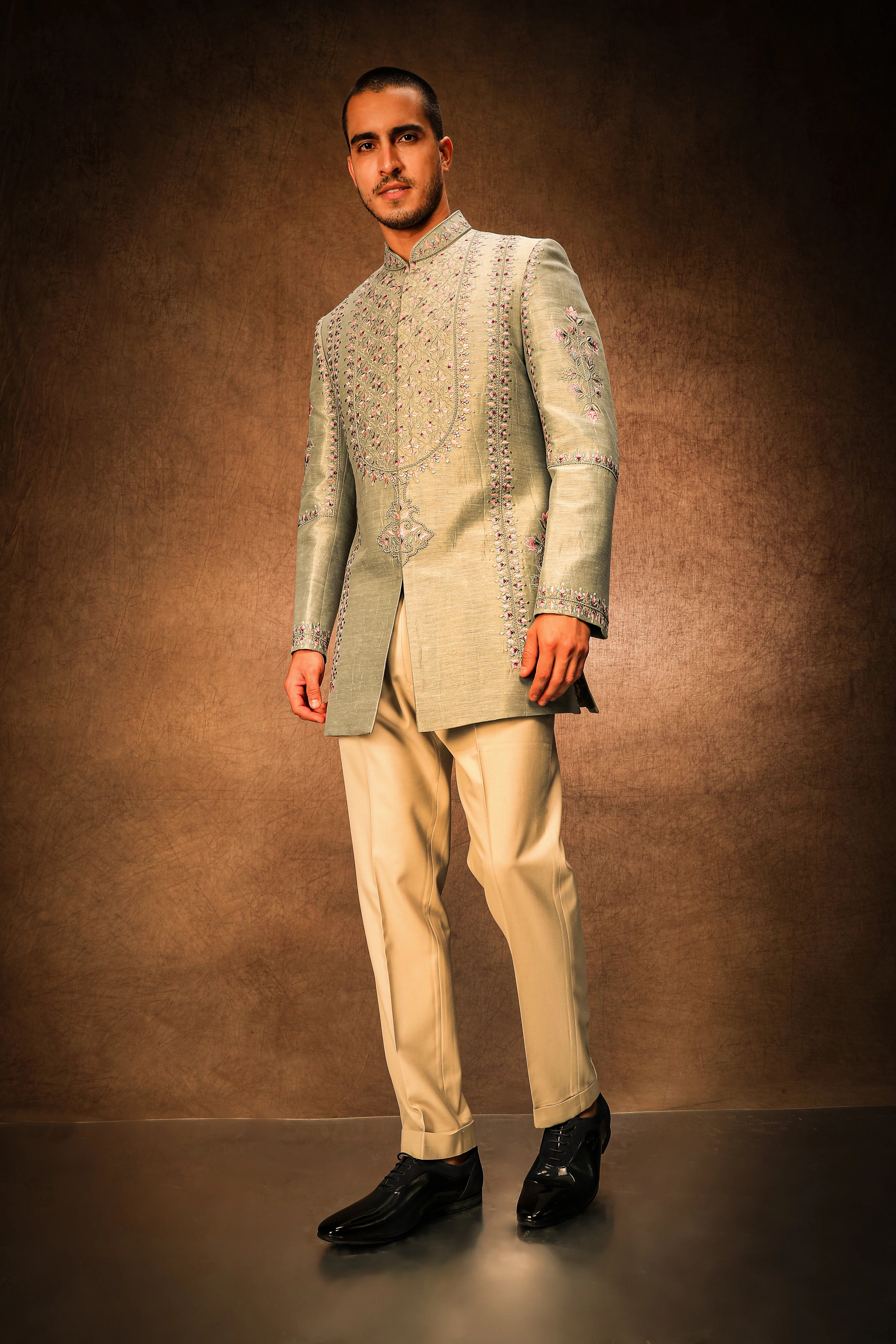 Check out our best-designed Indo-Western outfits.