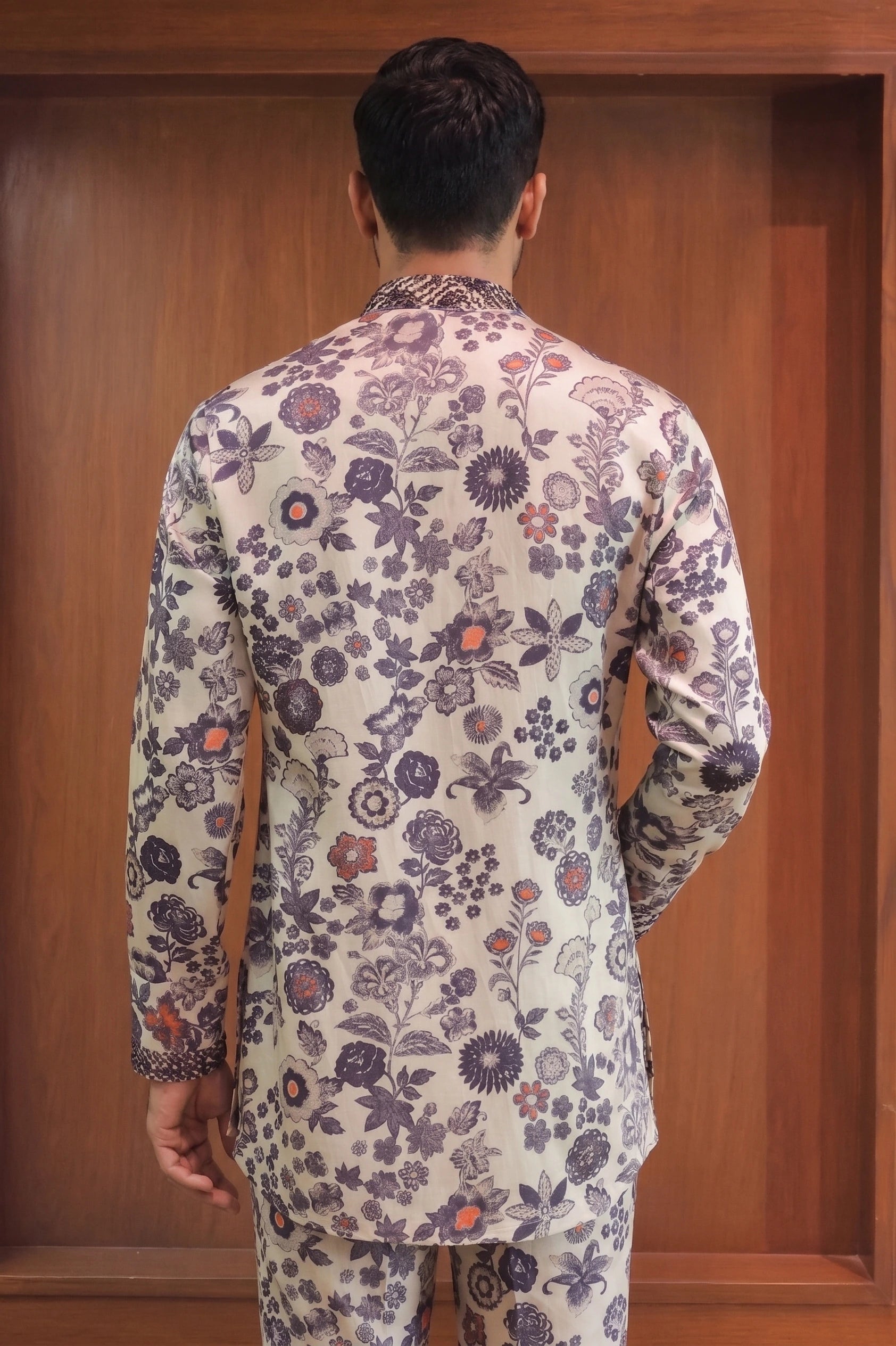 Gulzaar Ice Blue Floral Linen Satin Kurta – floral print detail | Char Chaand