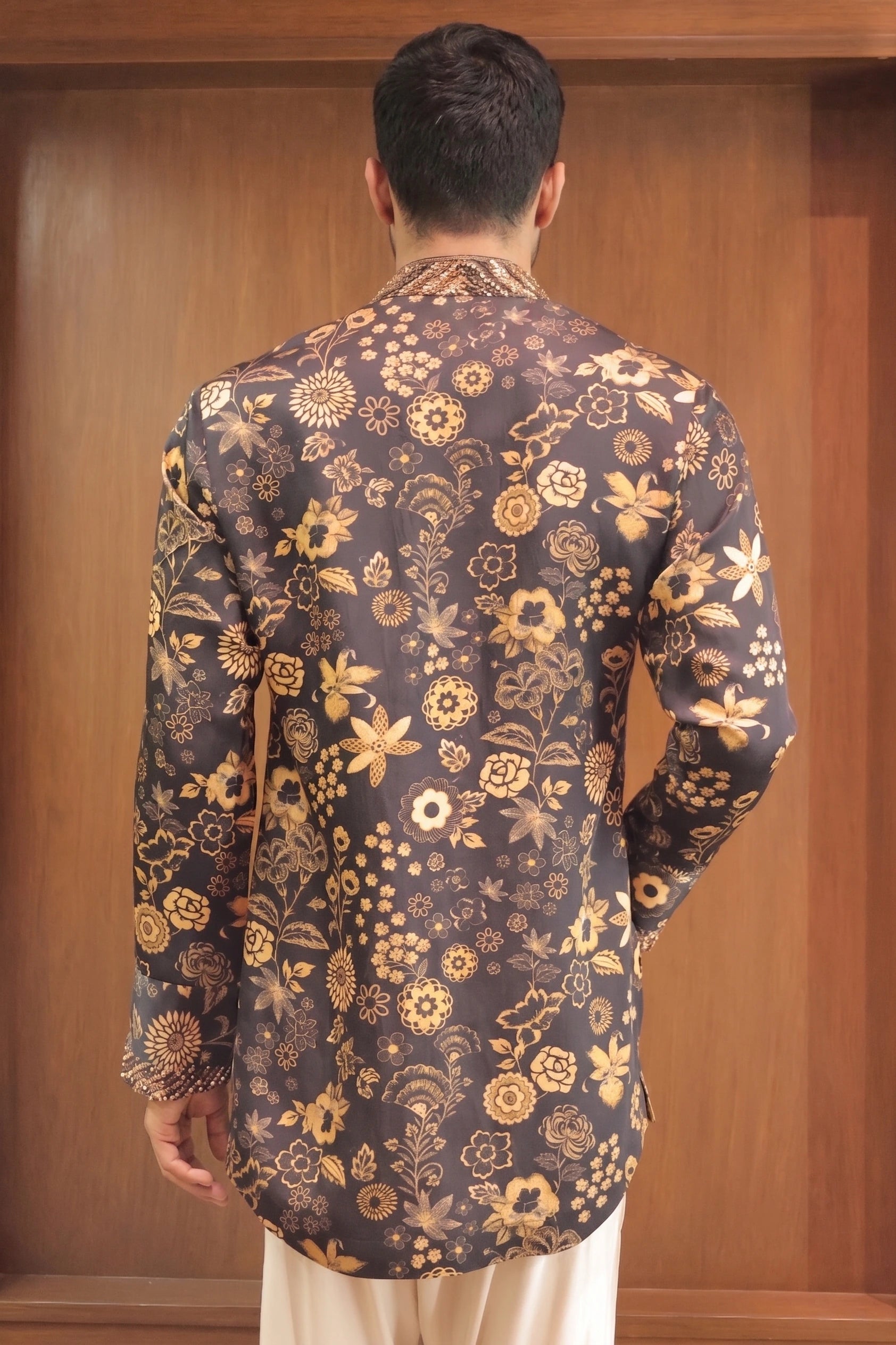 Gulzaar Black Floral Linen Satin Kurta – floral print detail | Char Chaand